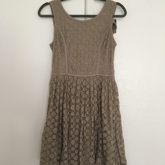 Dress lace - Picture 2 of 3